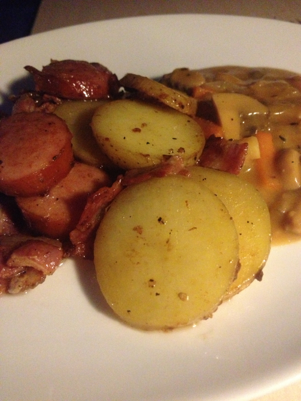 Sausage with fried potato and creamy veggies - Fear my fork